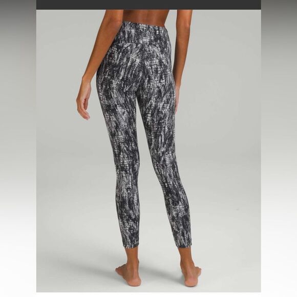 NWT New LULULEMON Instill HR High Rise Tight Alpine White Black Print LSAW 2 - Picture 1 of 5